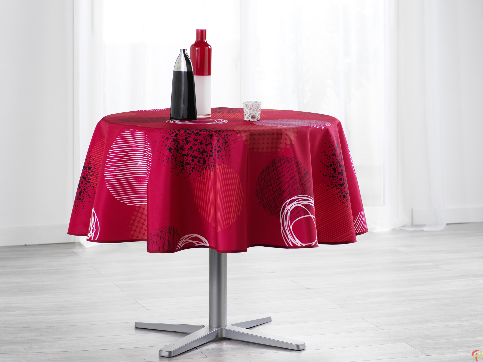 Nappe Antitache - Rosace Couleur Rouge Dimension 240x150cm (6/8 couverts)  Forme Rectangulaire